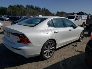 2021 Volvo S60 Momentum with VIN 7JRA22TK8MG096949, listed as a Copart auction lot 44268224 with 17,950 mi miles. Bid and sale history available at carsss.com. Image 3.