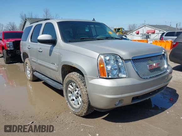 2007 GMC Yukon SLE z VIN 1GKFK13057J197990, wystawiony jako IAAI lot #41963224 z przebiegiem 187 060 mil mil oraz . Historia ofert i sprzedaży dostępna na DreamBid. Obrazek 1.