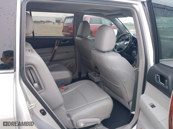 2013 Toyota Highlander Limited with VIN 5TDYK3EH3DS105986, listed as a IAAI auction lot 41506441 with 173,711 mi miles. Bid and sale history available at carsss.com. Image 8.