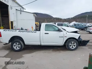 2017 Ram 1500 Tradesman z VIN 3C6JR6DT0HG654593, wystawiony jako IAAI lot #41602413 z przebiegiem 38 215 mil mil oraz . Historia ofert i sprzedaży dostępna na DreamBid. Obrazek 13.