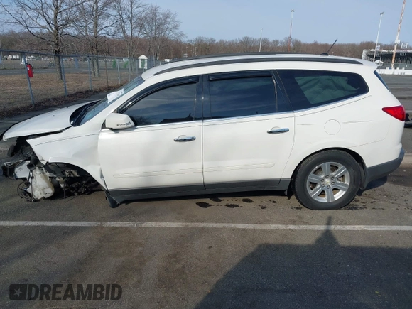 2012 Chevrolet Traverse 1LT z VIN 1GNKVGED7CJ108488, wystawiony jako IAAI lot #41779819 z przebiegiem 121 396 mil mil oraz . Historia ofert i sprzedaży dostępna na DreamBid. Obrazek 14.