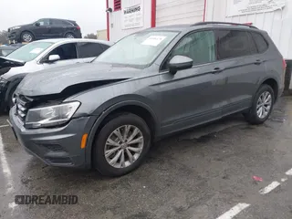 2020 Volkswagen Tiguan S z VIN 3VV1B7AX7LM129259, wystawiony jako IAAI lot #41806178 z przebiegiem 48 953 mil mil oraz . Historia ofert i sprzedaży dostępna na DreamBid. Obrazek 2.