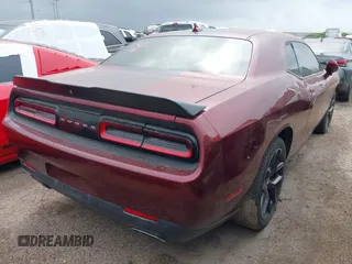2019 Dodge Challenger SXT z VIN 2C3CDZAGXKH632914, wystawiony jako IAAI lot #42218764 z przebiegiem Nie podano mil oraz . Historia ofert i sprzedaży dostępna na DreamBid. Obrazek 4.