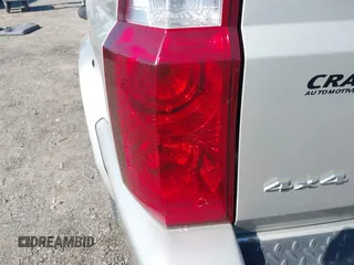 2006 Jeep Commander z VIN 1J8HG48N16C363512, wystawiony jako IAAI lot #41991213 z przebiegiem 205 757 mil mil oraz . Historia ofert i sprzedaży dostępna na DreamBid. Obrazek 13.