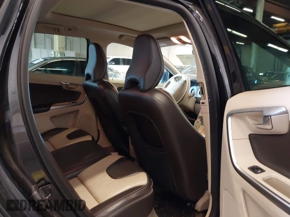 2010 Volvo XC60 3.0T with VIN YV4992DZ4A2019817, listed as a IAAI auction lot 41720823 with 138,530 mi miles. Bid and sale history available at carsss.com. Image 8.