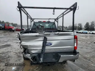 2019 Ford F-250 XL z VIN 1FT7X2B61KEF55620, wystawiony jako Copart lot #44321215 z przebiegiem 105 823 mil mil oraz Szkoda całkowita • Salvage title. Historia ofert i sprzedaży dostępna na DreamBid. Obrazek 6.