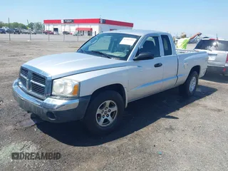 2005 Dodge Dakota SLT with VIN 1D7HE42K95S337682, listed as a IAAI auction lot 41905755 with 145,095 mi miles and . Bid and sale history available at carsss.com. Image 2.