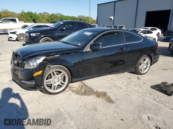 2015 Mercedes-Benz C 250 z VIN WDDGJ4HBXFG393522, wystawiony jako Copart lot #48867525 z przebiegiem 99 206 mil mil oraz Szkoda całkowita • Salvage title. Historia ofert i sprzedaży dostępna na DreamBid. Obrazek 1.