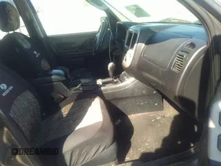 2006 Ford Escape Limited with VIN 1FMYU04126KC42744, listed as a IAAI auction lot 40839433 with 161,429 mi miles and . Bid and sale history available at DreamBid. Image 5.