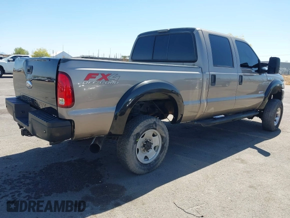 2006 Ford F-250 XL z VIN 1FTSW21P06EA12272, wystawiony jako IAAI lot #42101086 z przebiegiem 247 602 mil mil oraz . Historia ofert i sprzedaży dostępna na DreamBid. Obrazek 4.
