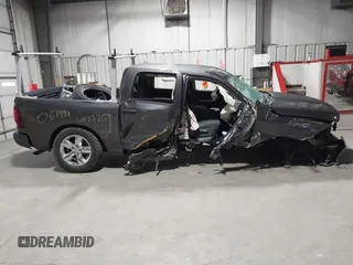 2018 Ram 1500 Express z VIN 1C6RR7KG2JS277259, wystawiony jako IAAI lot #40986520 z przebiegiem 63 916 mil mil oraz . Historia ofert i sprzedaży dostępna na DreamBid. Obrazek 13.