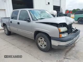 2005 Chevrolet Silverado 1500 LS z VIN 2GCEC13TX51400474, wystawiony jako IAAI lot #42411411 z przebiegiem 148 290 mil mil oraz . Historia ofert i sprzedaży dostępna na DreamBid. Obrazek 1.