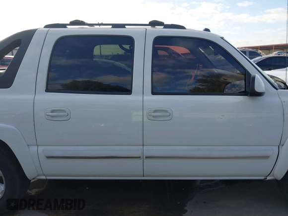 2005 Chevrolet Avalanche LS z VIN 3GNEC12Z45G252651, wystawiony jako IAAI lot #40645577 z przebiegiem 226 059 mil mil oraz . Historia ofert i sprzedaży dostępna na DreamBid. Obrazek 13.