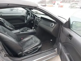 2006 Ford Mustang Standard with VIN 1ZVFT84N565190246, listed as a IAAI auction lot 41532901 with 209,885 mi miles and . Bid and sale history available at carsss.com. Image 5.