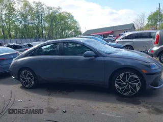 2024 Hyundai Ioniq 6 SEL z VIN KMHM34AC0RA076572, wystawiony jako IAAI lot #42188178 z przebiegiem 1 828 mil mil oraz . Historia ofert i sprzedaży dostępna na DreamBid. Obrazek 13.