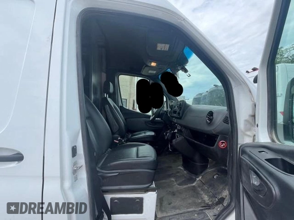 2020 Mercedes-Benz Sprinter with VIN W1W8ED3Y0LT020270, listed as a Copart auction lot 61174904 with 196,549 mi miles and . Bid and sale history available at DreamBid. Image 5.
