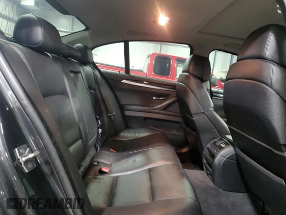 2012 BMW 5 Series 535i xDrive z VIN WBAFU7C56CDU59798, wystawiony jako Copart lot #84468134 z przebiegiem 181 664 mil mil oraz Szkoda całkowita • Salvage title. Historia ofert i sprzedaży dostępna na DreamBid. Obrazek 10.