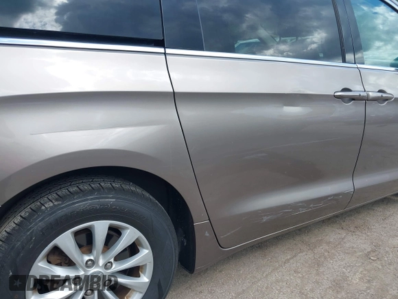 2017 Chrysler Pacifica Touring z VIN 2C4RC1DG2HR833473, wystawiony jako IAAI lot #42597208 z przebiegiem 78 239 mil mil oraz . Historia ofert i sprzedaży dostępna na DreamBid. Obrazek 19.