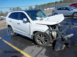 2014 Kia Sorento SX with VIN 5XYKWDA70EG443390, listed as a IAAI auction lot 41340922 with 105,570 mi miles. Bid and sale history available at carsss.com. Image 1.