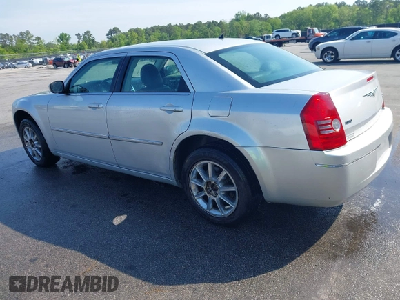 2008 Chrysler 300 Touring with VIN 2C3LK53G38H233492, listed as a IAAI auction lot 42004537 with 200,695 mi miles and . Bid and sale history available at carsss.com. Image 3.