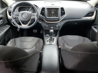 2015 Jeep Cherokee Latitude z VIN 1C4PJMCS7FW788636, wystawiony jako Copart lot #54398335 z przebiegiem 70 304 mil mil oraz Czysty tytuł • Clean title. Historia ofert i sprzedaży dostępna na DreamBid. Obrazek 8.