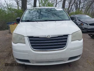 2008 Chrysler Town & Country LX with VIN 2A8HR44H88R694642, listed as a IAAI auction lot 42039492 with 210,249 mi miles and . Bid and sale history available at DreamBid. Image 12.