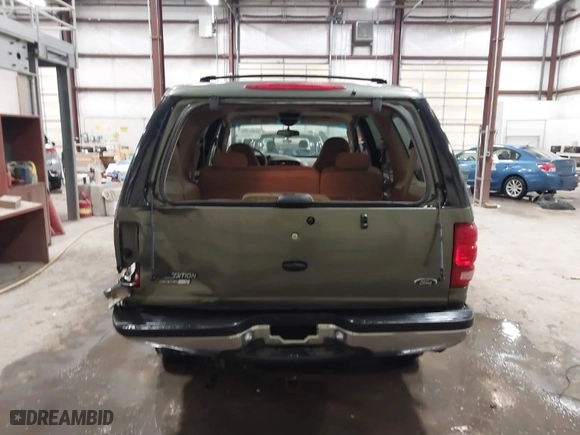 2001 Ford Expedition XLT with VIN 1FMPU16L51LA68509, listed as a IAAI auction lot 41608566 with 193,990 mi miles. Bid and sale history available at carsss.com. Image 16.