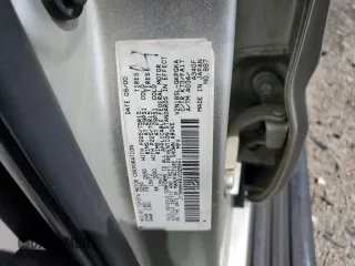 2001 Toyota 4Runner SR5 z VIN JT3HN86R810326661, wystawiony jako Copart lot #61616485 z przebiegiem 339 158 mil mil oraz Czysty tytuł • Clean title. Historia ofert i sprzedaży dostępna na DreamBid. Obrazek 13.