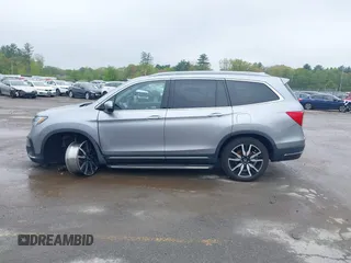 2020 Honda Pilot Touring 8-Passenger z VIN 5FNYF6H91LB042626, wystawiony jako IAAI lot #42249440 z przebiegiem 57 429 mil mil oraz . Historia ofert i sprzedaży dostępna na DreamBid. Obrazek 14.