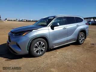 2021 Toyota Highlander XLE with VIN 5TDGZRAH1MS085088, listed as a Copart auction lot 46944205 with 69,506 mi miles and Salvage Title. Bid and sale history available at carsss.com. Image 1.