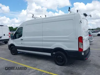 2021 Ford Transit Cargo z VIN 1FTBR1C81MKA40300, wystawiony jako IAAI lot #42707917 z przebiegiem 47 865 mil mil oraz . Historia ofert i sprzedaży dostępna na DreamBid. Obrazek 14.