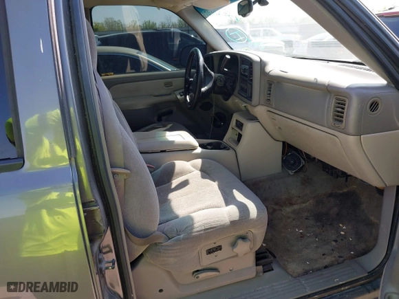 2000 Chevrolet Suburban LS with VIN 3GNEC16T2YG104878, listed as a IAAI auction lot 40464441 with 233,868 mi miles. Bid and sale history available at carsss.com. Image 5.