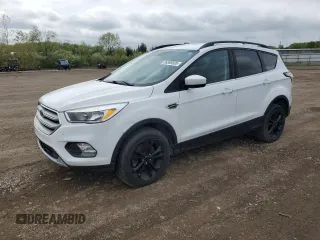 2018 Ford Escape SE z VIN 1FMCU9G97JUB48596, wystawiony jako Copart lot #56388505 z przebiegiem 96 996 mil mil oraz Tytuł czysty. Historia ofert i sprzedaży dostępna na DreamBid. Obrazek 1.