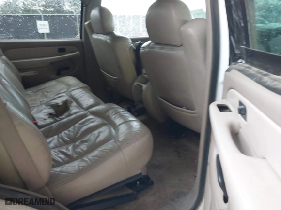 2001 Chevrolet Tahoe LT with VIN 1GNEC13T81J210227, listed as a IAAI auction lot 41847678 with 327,531 mi miles. Bid and sale history available at carsss.com. Image 8.