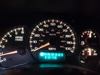 2000 GMC Sierra 2500 SLE z VIN 1GTGK29U5YZ195420, wystawiony jako IAAI lot #41440301 z przebiegiem 212 149 mil mil oraz . Historia ofert i sprzedaży dostępna na DreamBid. Obrazek 16.