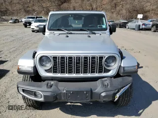 2024 Jeep Wrangler Sahara z VIN 1C4PJXEG9RW242600, wystawiony jako Copart lot #49297285 z przebiegiem 11 391 mil mil oraz Szkoda całkowita • Salvage title. Historia ofert i sprzedaży dostępna na DreamBid. Obrazek 5.