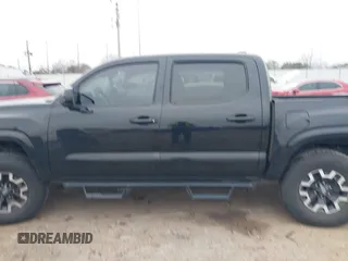 2021 Toyota Tacoma SR z VIN 5TFAX5GNXMX193978, wystawiony jako IAAI lot #41595827 z przebiegiem 43 999 mil mil oraz . Historia ofert i sprzedaży dostępna na DreamBid. Obrazek 14.