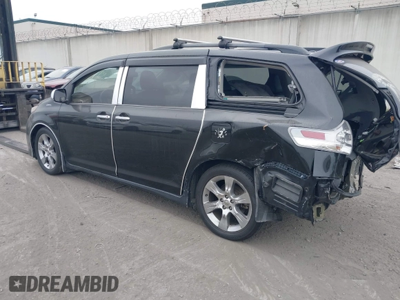 2013 Toyota Sienna SE z VIN 5TDXK3DC3DS405075, wystawiony jako IAAI lot #42127766 z przebiegiem 74 110 mil mil oraz . Historia ofert i sprzedaży dostępna na DreamBid. Obrazek 3.