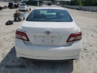 2010 Toyota Camry z VIN 4T1BF3EK1AU516554, wystawiony jako Copart lot #57699885 z przebiegiem 170 135 mil mil oraz Szkoda całkowita • Salvage title. Historia ofert i sprzedaży dostępna na DreamBid. Obrazek 6.