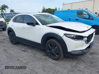 2024 Mazda CX-30 Premium z VIN 3MVDMBDY7RM706554, wystawiony jako IAAI lot #42322863 z przebiegiem 2817 mil mil oraz . Historia ofert i sprzedaży dostępna na DreamBid. Obrazek 1.