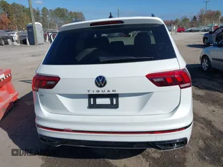 2022 Volkswagen Tiguan SE R-Line Black z VIN 3VVCB7AX8NM131565, wystawiony jako IAAI lot #40769279 z przebiegiem 26 000 mil mil oraz . Historia ofert i sprzedaży dostępna na DreamBid. Obrazek 17.