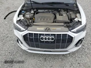 2020 Audi Q3 S line Premium z VIN WA1DECF31L1122011, wystawiony jako Copart lot #50725195 z przebiegiem 47 567 mil mil oraz Szkody całkowita. Historia ofert i sprzedaży dostępna na DreamBid. Obrazek 13.