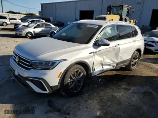 2023 Volkswagen Tiguan SE with VIN 3VV3B7AX2PM059510, listed as a Copart auction lot 79443483 with 9,004 mi miles and Salvage Title. Bid and sale history available at carsss.com. Image 1.