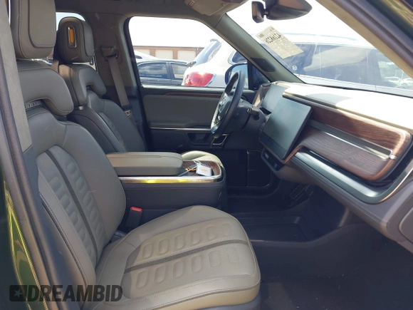 2023 Rivian R1T Adventure z VIN 7FCTGAAAXPN019894, wystawiony jako IAAI lot #42168226 z przebiegiem 23 380 mil mil oraz . Historia ofert i sprzedaży dostępna na DreamBid. Obrazek 5.