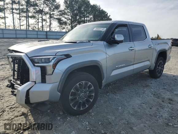 2024 Toyota Tundra Limited Hybrid z VIN 5TFJC5DB7RX074962, wystawiony jako Copart lot #88689145 z przebiegiem 7 853 mil mil oraz Szkoda całkowita • Salvage title. Historia ofert i sprzedaży dostępna na DreamBid. Obrazek 1.