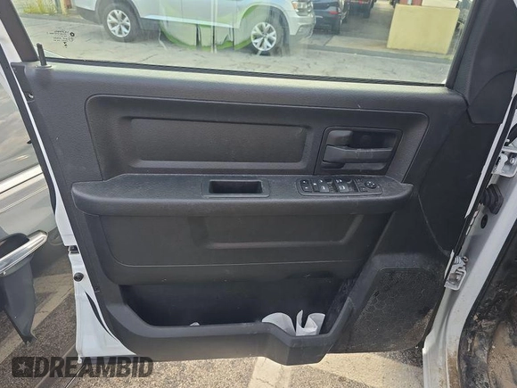 2023 Ram 1500 Tradesman z VIN 3C6RR7KG0PG675750, wystawiony jako IAAI lot #42566385 z przebiegiem 41 272 mil mil oraz . Historia ofert i sprzedaży dostępna na DreamBid. Obrazek 3.