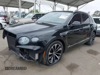 2022 Bentley Bentayga V8 z VIN SJAAM2ZV1NC013849, wystawiony jako IAAI lot #42176939 z przebiegiem 15 292 mil mil oraz . Historia ofert i sprzedaży dostępna na DreamBid. Obrazek 2.