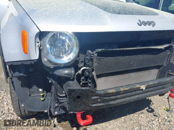 2018 Jeep Renegade Trailhawk with VIN ZACCJBCB0JPG81047, listed as a IAAI auction lot 41847353 with 72,136 mi miles. Bid and sale history available at carsss.com. Image 20.