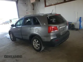 2011 Kia Sorento LX z VIN 5XYKT4A12BG161445, wystawiony jako Copart lot #56348755 z przebiegiem 199 777 mil mil oraz Szkoda całkowita • Salvage title. Historia ofert i sprzedaży dostępna na DreamBid. Obrazek 2.