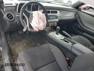 2015 Chevrolet Camaro LS z VIN 2G1FB1E32F9229252, wystawiony jako Copart lot #59975425 z przebiegiem 84 839 mil mil oraz Czysty tytuł • Clean title. Historia ofert i sprzedaży dostępna na DreamBid. Obrazek 8.